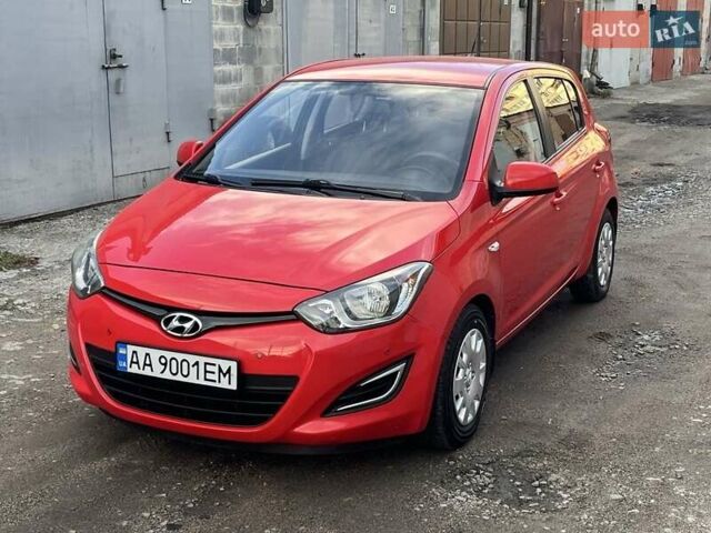 Красный Хендай и20, объемом двигателя 1.4 л и пробегом 159 тыс. км за 8850 $, фото 2 на Automoto.ua