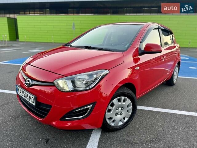 Красный Хендай и20, объемом двигателя 1.4 л и пробегом 108 тыс. км за 8900 $, фото 4 на Automoto.ua