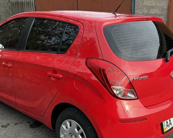 Красный Хендай и20, объемом двигателя 1.4 л и пробегом 160 тыс. км за 9000 $, фото 11 на Automoto.ua