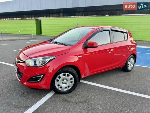 Красный Хендай и20, объемом двигателя 1.4 л и пробегом 108 тыс. км за 8900 $, фото 3 на Automoto.ua
