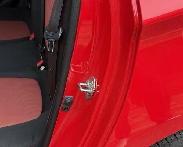 Красный Хендай и20, объемом двигателя 1.4 л и пробегом 160 тыс. км за 9000 $, фото 10 на Automoto.ua