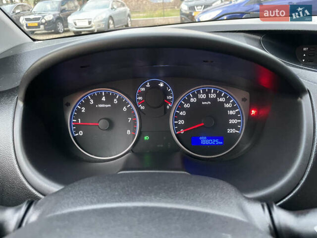 Красный Хендай и20, объемом двигателя 1.25 л и пробегом 189 тыс. км за 5300 $, фото 30 на Automoto.ua