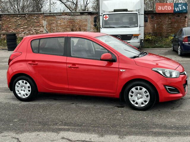 Червоний Хендай і20, об'ємом двигуна 1.4 л та пробігом 159 тис. км за 8300 $, фото 3 на Automoto.ua