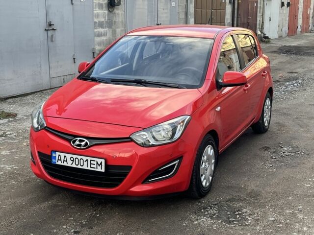 Красный Хендай и20, объемом двигателя 1.4 л и пробегом 159 тыс. км за 8850 $, фото 2 на Automoto.ua