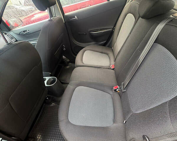 Красный Хендай и20, объемом двигателя 1.4 л и пробегом 85 тыс. км за 8700 $, фото 7 на Automoto.ua
