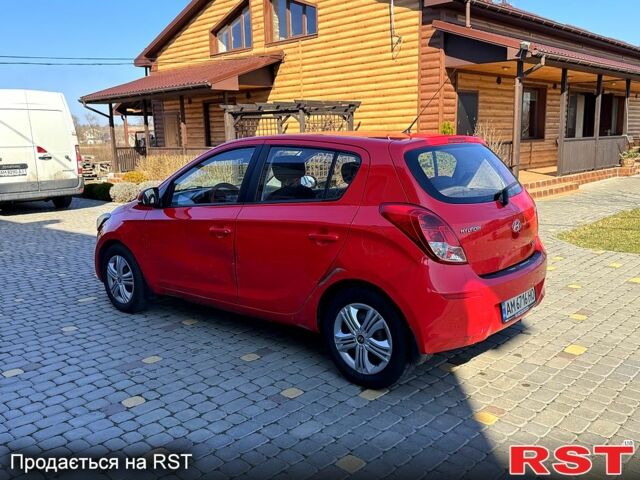 Красный Хендай и20, объемом двигателя 1.4 л и пробегом 240 тыс. км за 3850 $, фото 8 на Automoto.ua
