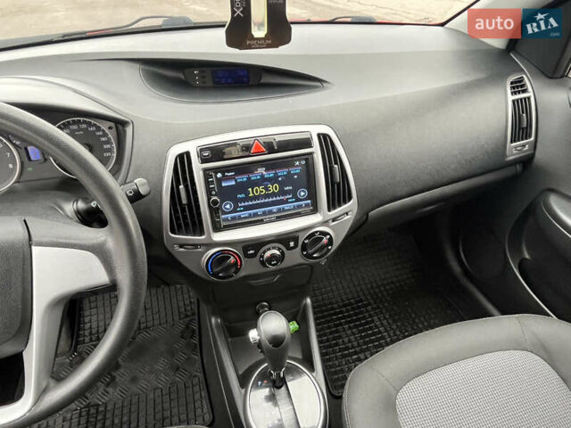 Червоний Хендай і20, об'ємом двигуна 1.4 л та пробігом 159 тис. км за 8300 $, фото 20 на Automoto.ua