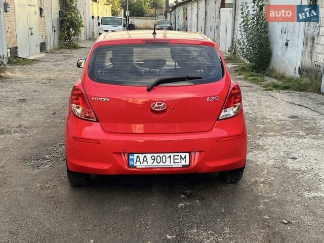 Красный Хендай и20, объемом двигателя 1.4 л и пробегом 159 тыс. км за 8850 $, фото 4 на Automoto.ua