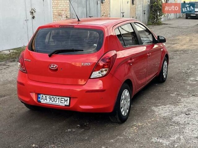 Красный Хендай и20, объемом двигателя 1.4 л и пробегом 159 тыс. км за 8850 $, фото 5 на Automoto.ua