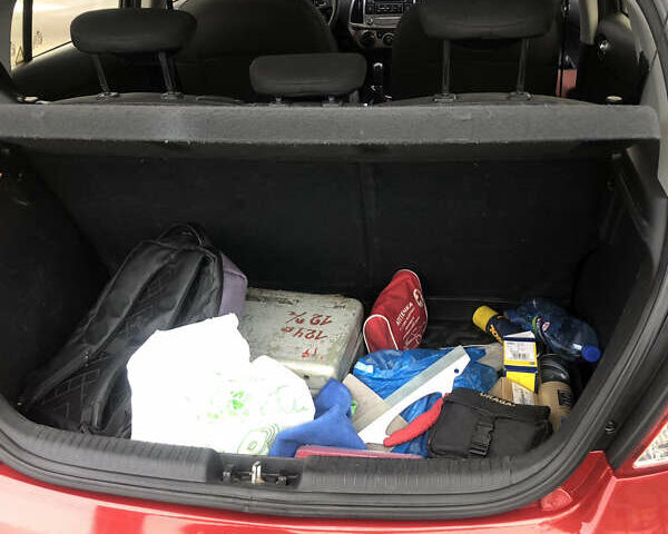 Красный Хендай и20, объемом двигателя 1.4 л и пробегом 167 тыс. км за 6600 $, фото 5 на Automoto.ua