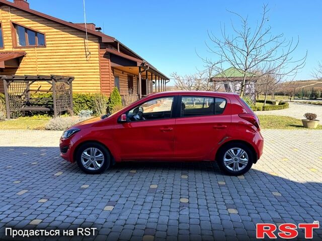 Красный Хендай и20, объемом двигателя 1.4 л и пробегом 240 тыс. км за 3850 $, фото 6 на Automoto.ua