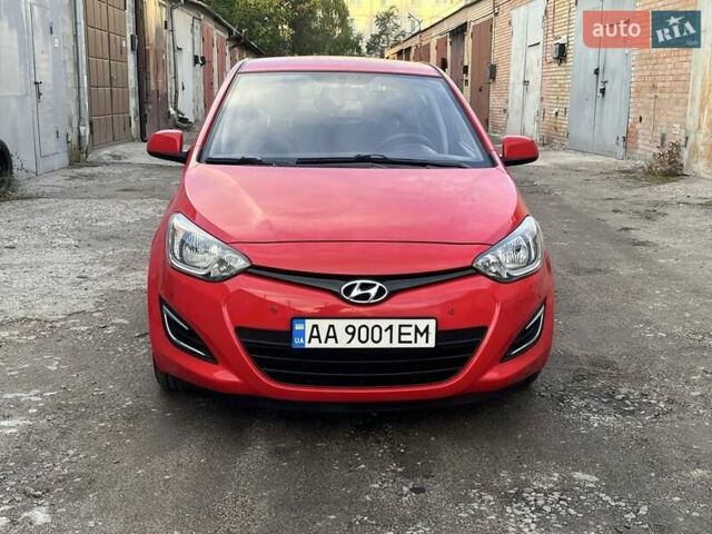 Красный Хендай и20, объемом двигателя 1.4 л и пробегом 159 тыс. км за 8850 $, фото 1 на Automoto.ua