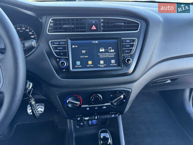 Червоний Хендай і20, об'ємом двигуна 1 л та пробігом 186 тис. км за 11799 $, фото 111 на Automoto.ua