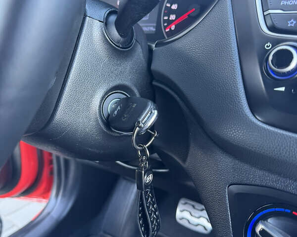 Червоний Хендай і20, об'ємом двигуна 1 л та пробігом 186 тис. км за 11799 $, фото 116 на Automoto.ua