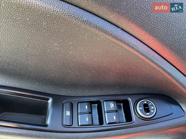 Червоний Хендай і20, об'ємом двигуна 1 л та пробігом 186 тис. км за 11799 $, фото 42 на Automoto.ua