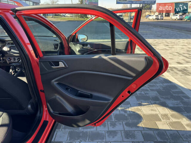 Червоний Хендай і20, об'ємом двигуна 1 л та пробігом 186 тис. км за 11799 $, фото 76 на Automoto.ua