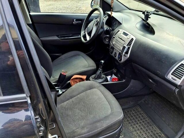 Хендай и20, объемом двигателя 1.4 л и пробегом 300 тыс. км за 3800 $, фото 2 на Automoto.ua