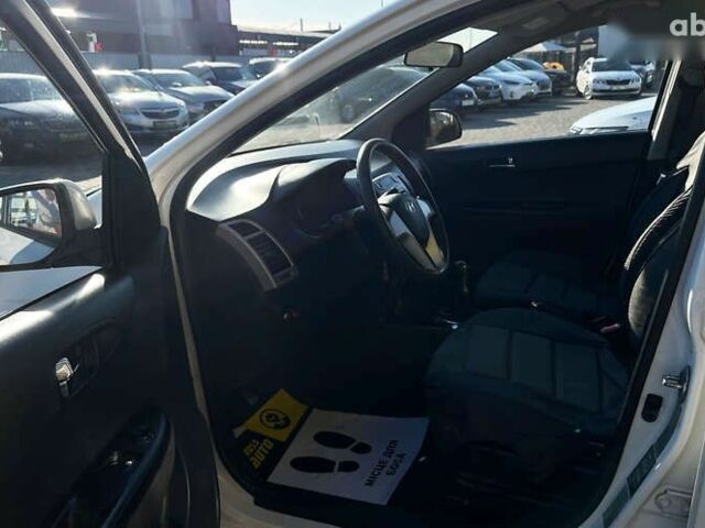 Хендай и20, объемом двигателя 1.3 л и пробегом 257 тыс. км за 4600 $, фото 10 на Automoto.ua