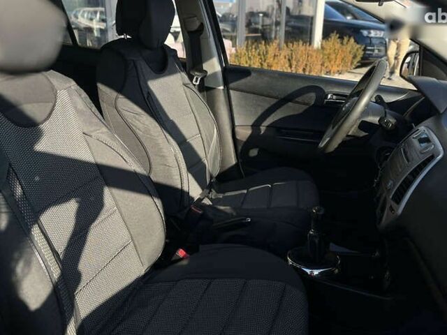 Хендай и20, объемом двигателя 1.3 л и пробегом 257 тыс. км за 4600 $, фото 22 на Automoto.ua