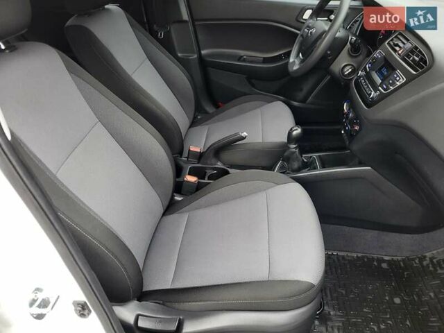 Хендай і20, об'ємом двигуна 1.25 л та пробігом 104 тис. км за 10350 $, фото 10 на Automoto.ua