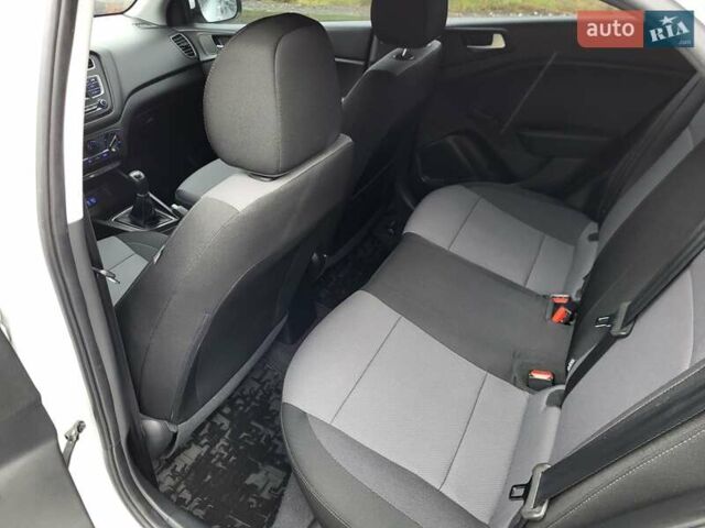 Хендай і20, об'ємом двигуна 1.25 л та пробігом 104 тис. км за 10350 $, фото 9 на Automoto.ua
