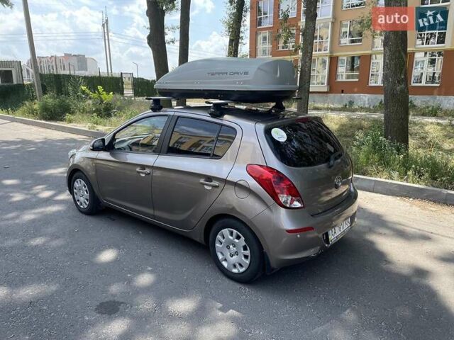 Жовтий Хендай і20, об'ємом двигуна 1.4 л та пробігом 118 тис. км за 6950 $, фото 2 на Automoto.ua