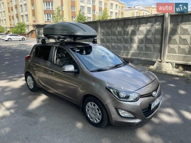 Жовтий Хендай і20, об'ємом двигуна 1.4 л та пробігом 118 тис. км за 6950 $, фото 3 на Automoto.ua