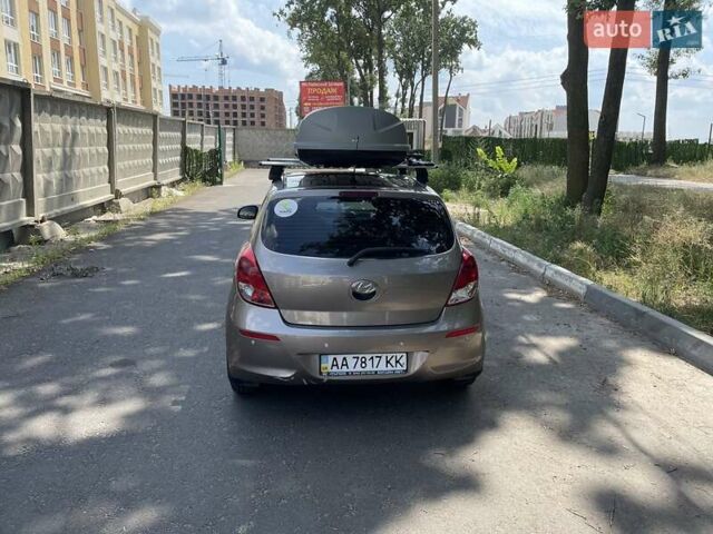 Жовтий Хендай і20, об'ємом двигуна 1.4 л та пробігом 118 тис. км за 6950 $, фото 1 на Automoto.ua