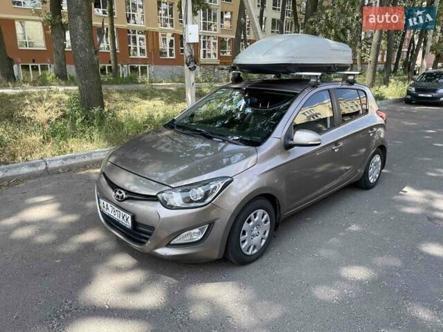 Жовтий Хендай і20, об'ємом двигуна 1.4 л та пробігом 118 тис. км за 6950 $, фото 4 на Automoto.ua