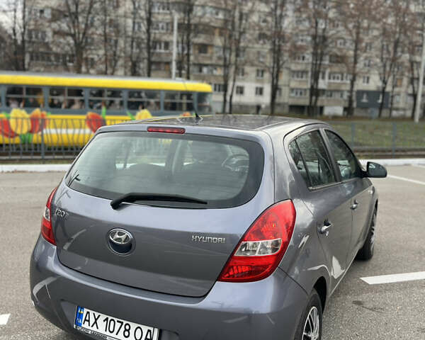Серый Хендай и20, объемом двигателя 1.25 л и пробегом 215 тыс. км за 4500 $, фото 8 на Automoto.ua
