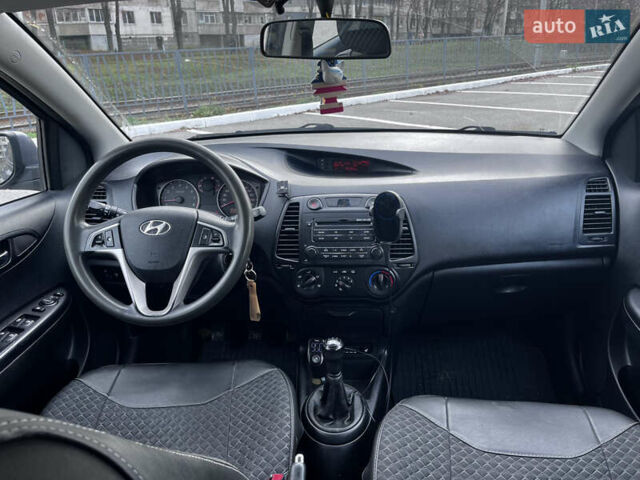 Серый Хендай и20, объемом двигателя 1.25 л и пробегом 215 тыс. км за 4500 $, фото 15 на Automoto.ua