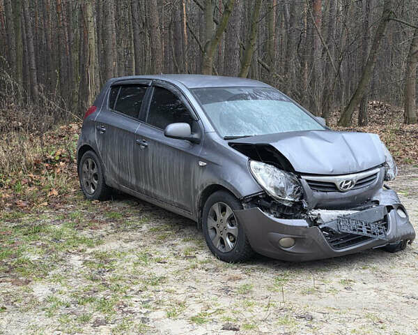 Серый Хендай и20, объемом двигателя 1.4 л и пробегом 175 тыс. км за 1700 $, фото 2 на Automoto.ua