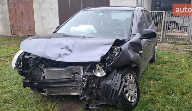 Серый Хендай и20, объемом двигателя 1.25 л и пробегом 240 тыс. км за 1499 $, фото 3 на Automoto.ua