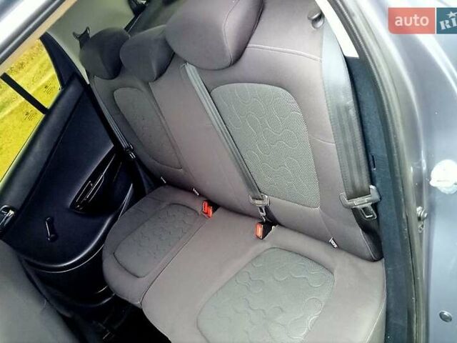 Серый Хендай и20, объемом двигателя 1.2 л и пробегом 181 тыс. км за 5600 $, фото 8 на Automoto.ua