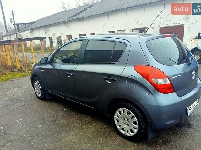 Серый Хендай и20, объемом двигателя 1.2 л и пробегом 181 тыс. км за 5600 $, фото 4 на Automoto.ua