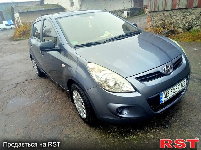 Серый Хендай и20, объемом двигателя 1.2 л и пробегом 181 тыс. км за 5600 $, фото 2 на Automoto.ua