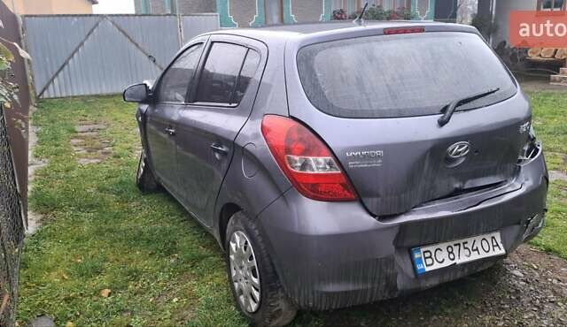 Серый Хендай и20, объемом двигателя 1.25 л и пробегом 240 тыс. км за 1499 $, фото 2 на Automoto.ua
