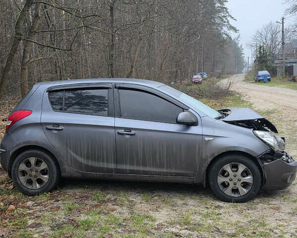 Серый Хендай и20, объемом двигателя 1.4 л и пробегом 175 тыс. км за 1700 $, фото 1 на Automoto.ua