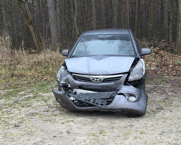 Серый Хендай и20, объемом двигателя 1.4 л и пробегом 175 тыс. км за 1700 $, фото 3 на Automoto.ua