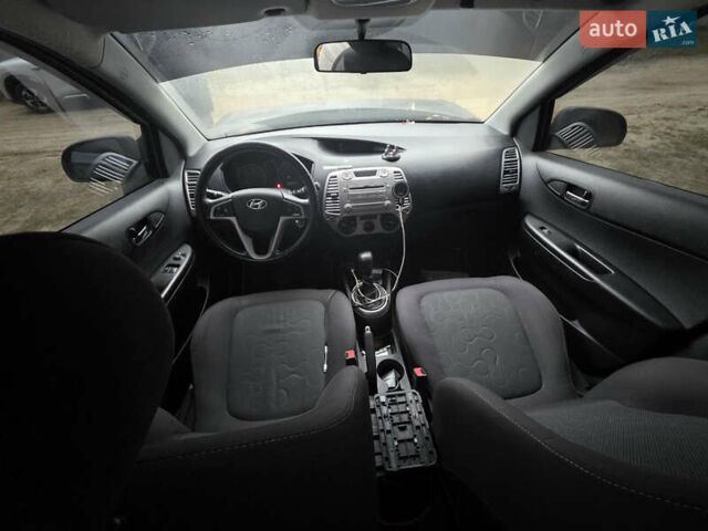 Серый Хендай и20, объемом двигателя 1.4 л и пробегом 175 тыс. км за 1700 $, фото 5 на Automoto.ua