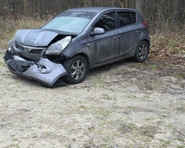 Серый Хендай и20, объемом двигателя 1.4 л и пробегом 175 тыс. км за 1700 $, фото 4 на Automoto.ua