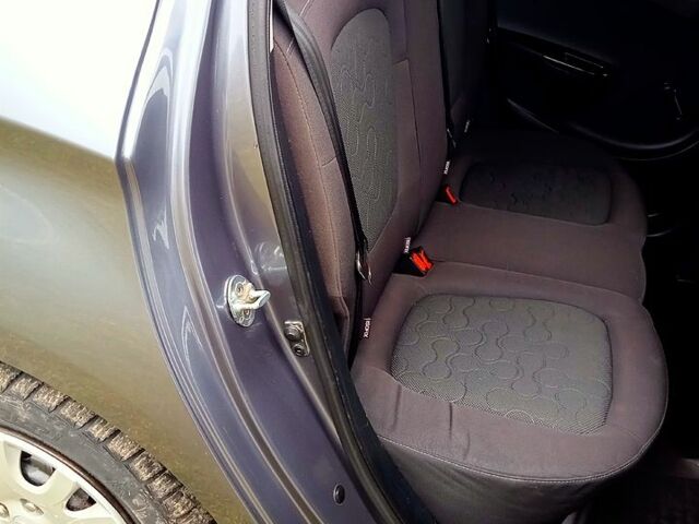 Серый Хендай и20, объемом двигателя 1.2 л и пробегом 181 тыс. км за 5600 $, фото 8 на Automoto.ua