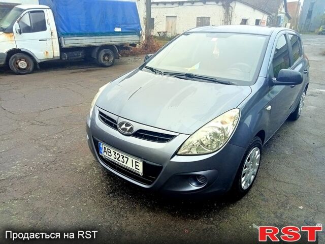 Серый Хендай и20, объемом двигателя 1.2 л и пробегом 181 тыс. км за 5600 $, фото 3 на Automoto.ua
