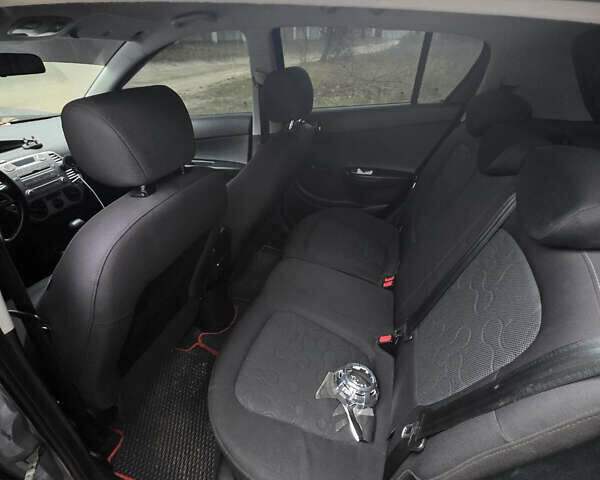 Серый Хендай и20, объемом двигателя 1.4 л и пробегом 175 тыс. км за 1700 $, фото 8 на Automoto.ua