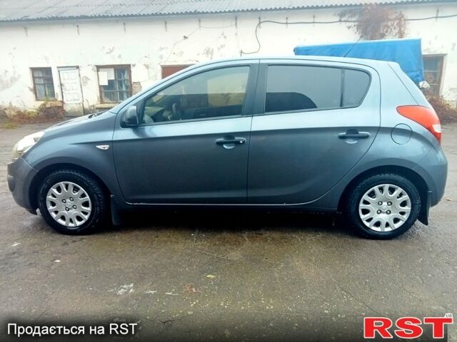 Серый Хендай и20, объемом двигателя 1.2 л и пробегом 181 тыс. км за 5600 $, фото 4 на Automoto.ua