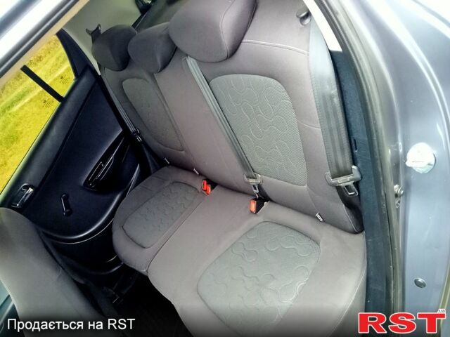 Серый Хендай и20, объемом двигателя 1.2 л и пробегом 181 тыс. км за 5600 $, фото 9 на Automoto.ua