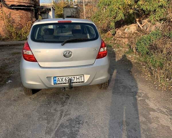 Хендай и20 2010 в Харькове на Automoto.ua Серый Хендай и20, объемом двигателя 1.25 л и пробегом 140 тыс. км за 5200 $, фото 1 на Automoto.ua