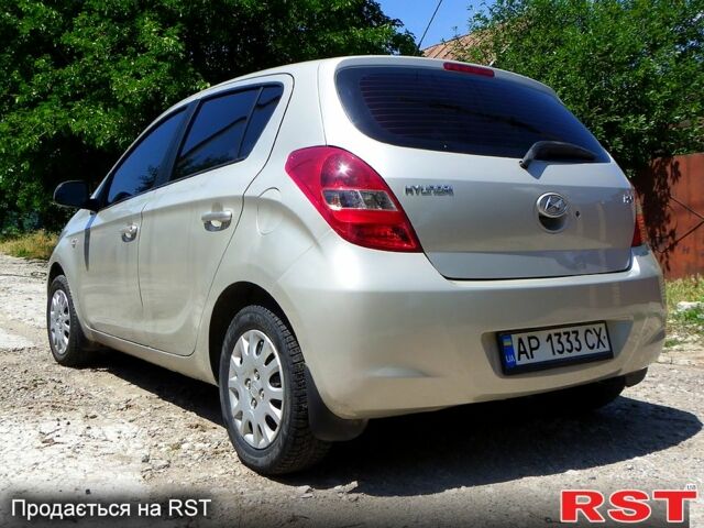 Сірий Хендай і20, об'ємом двигуна 1.2 л та пробігом 180 тис. км за 4800 $, фото 3 на Automoto.ua