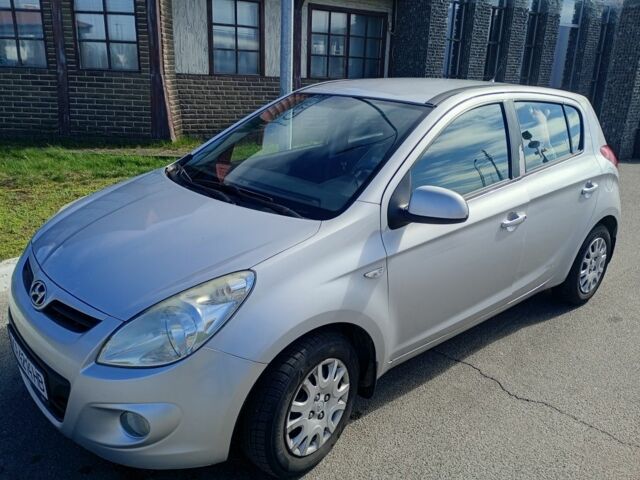 Сірий Хендай і20, об'ємом двигуна 1.4 л та пробігом 118 тис. км за 3850 $, фото 4 на Automoto.ua