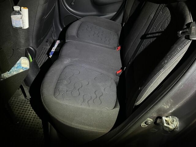 Серый Хендай и20, объемом двигателя 1.25 л и пробегом 130 тыс. км за 4684 $, фото 2 на Automoto.ua